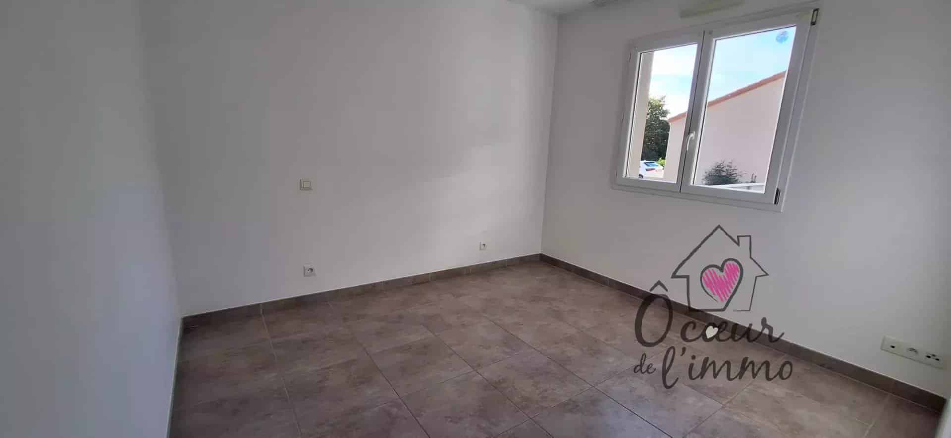 Plain pied  : 4 chambres avec garage.