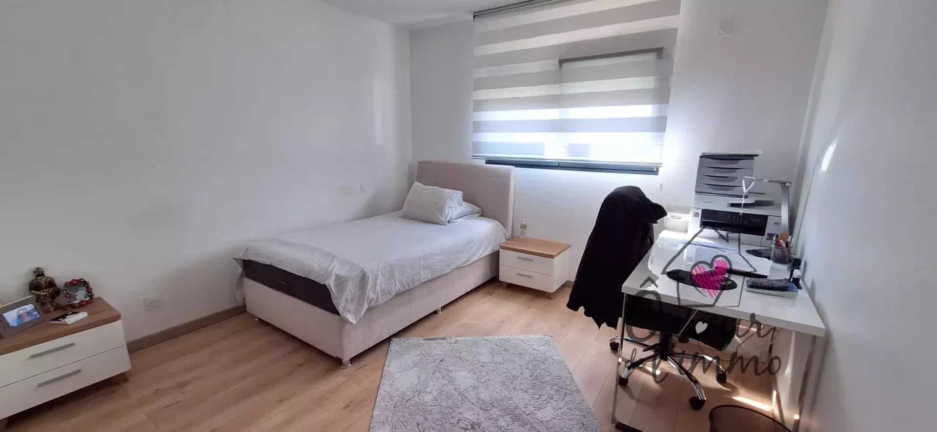Plain pied 5 chambres 166m2 + garage.