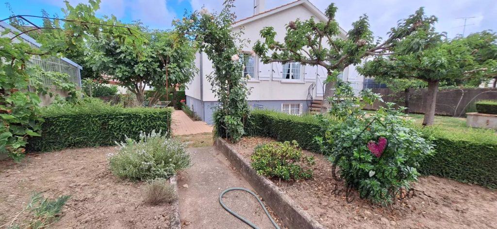 Maison 132 m2  4 chambres + garage sous sol.