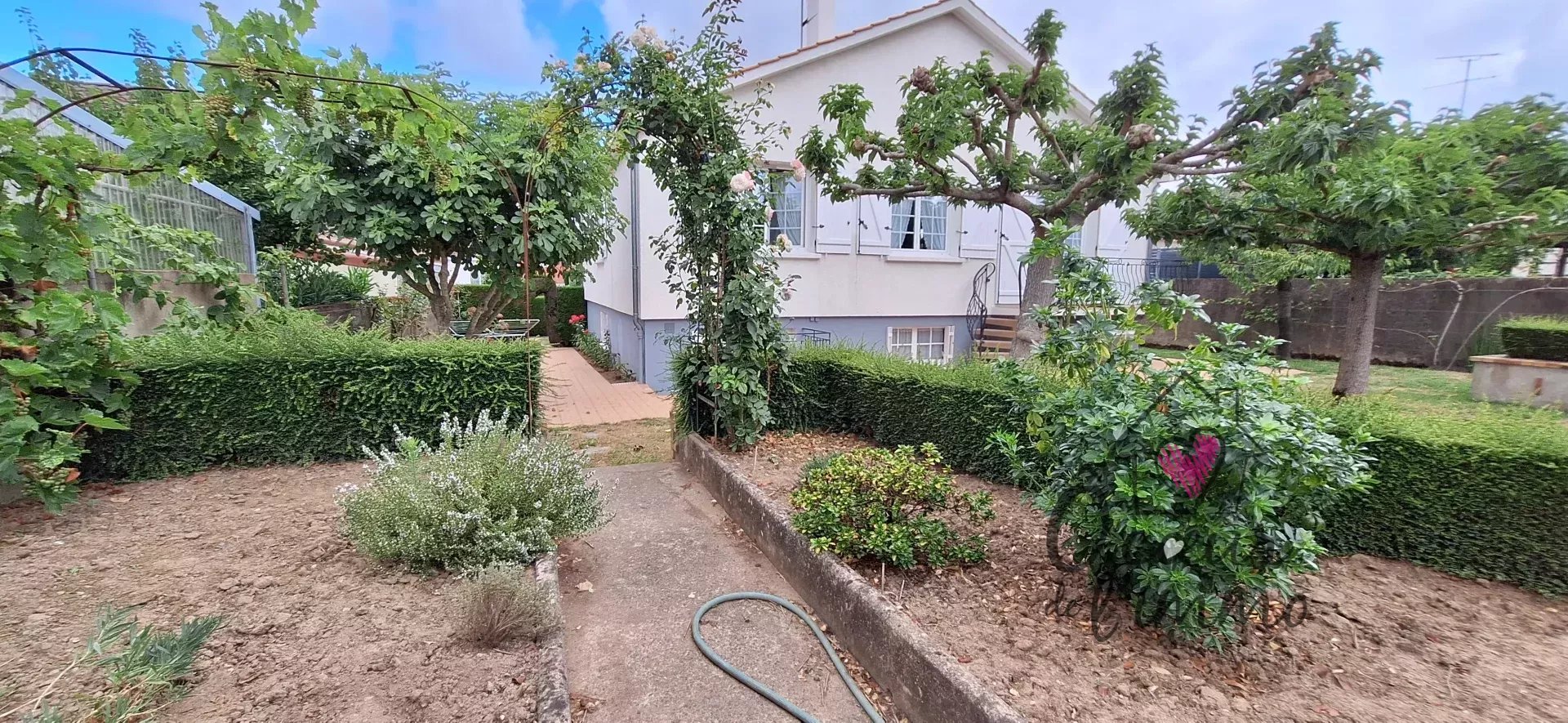 Maison 132 m2  4 chambres + garage sous sol.