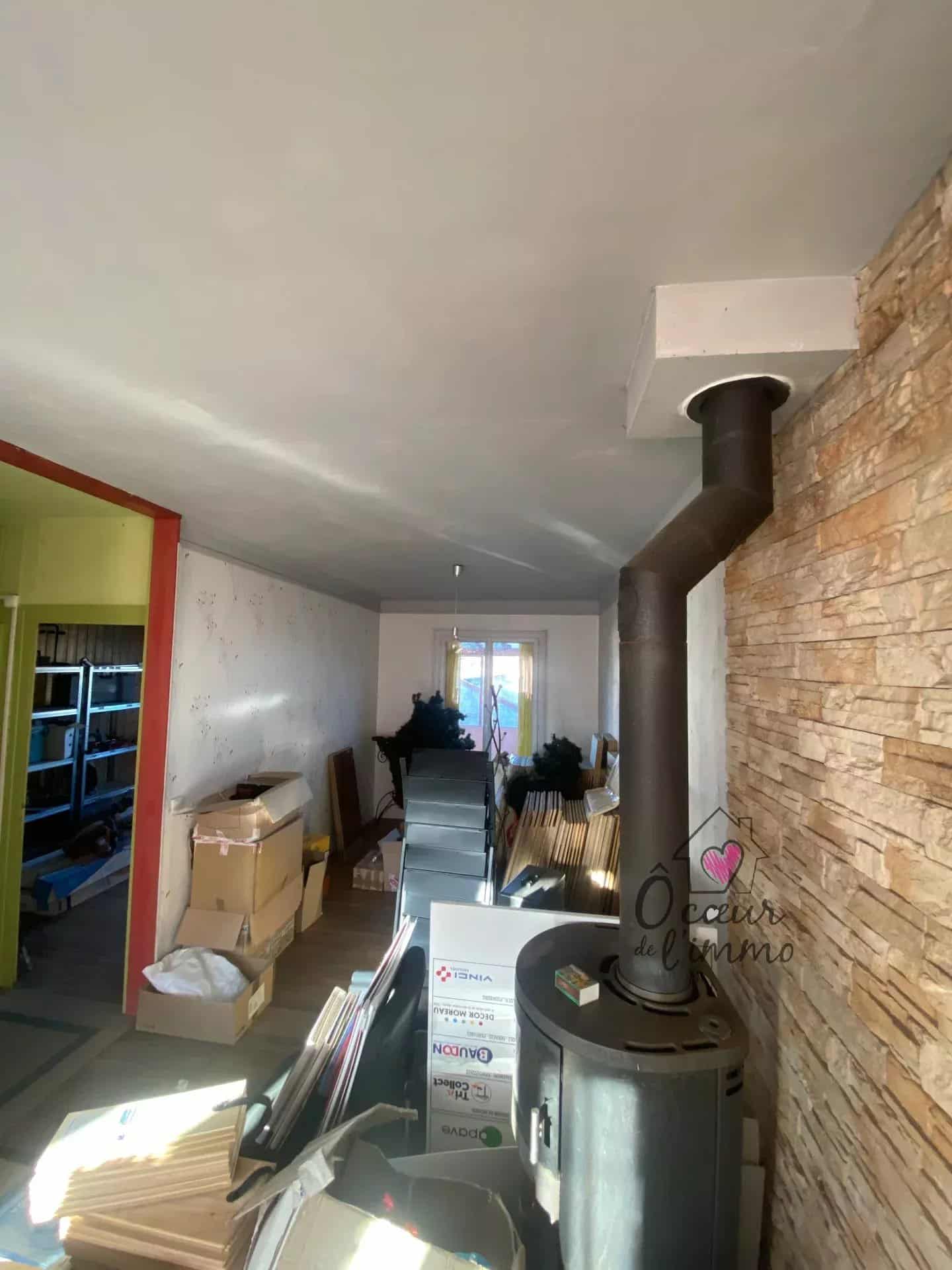 Maison à rénover entièrement – fort potentiel, 98 m² habitables + 110 m² de dépendances aménageables