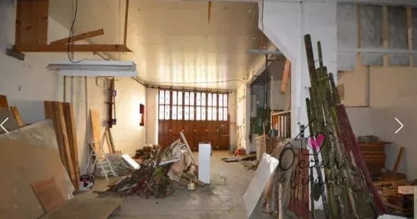 Maison à rénover entièrement – fort potentiel, 98 m² habitables + 110 m² de dépendances aménageables