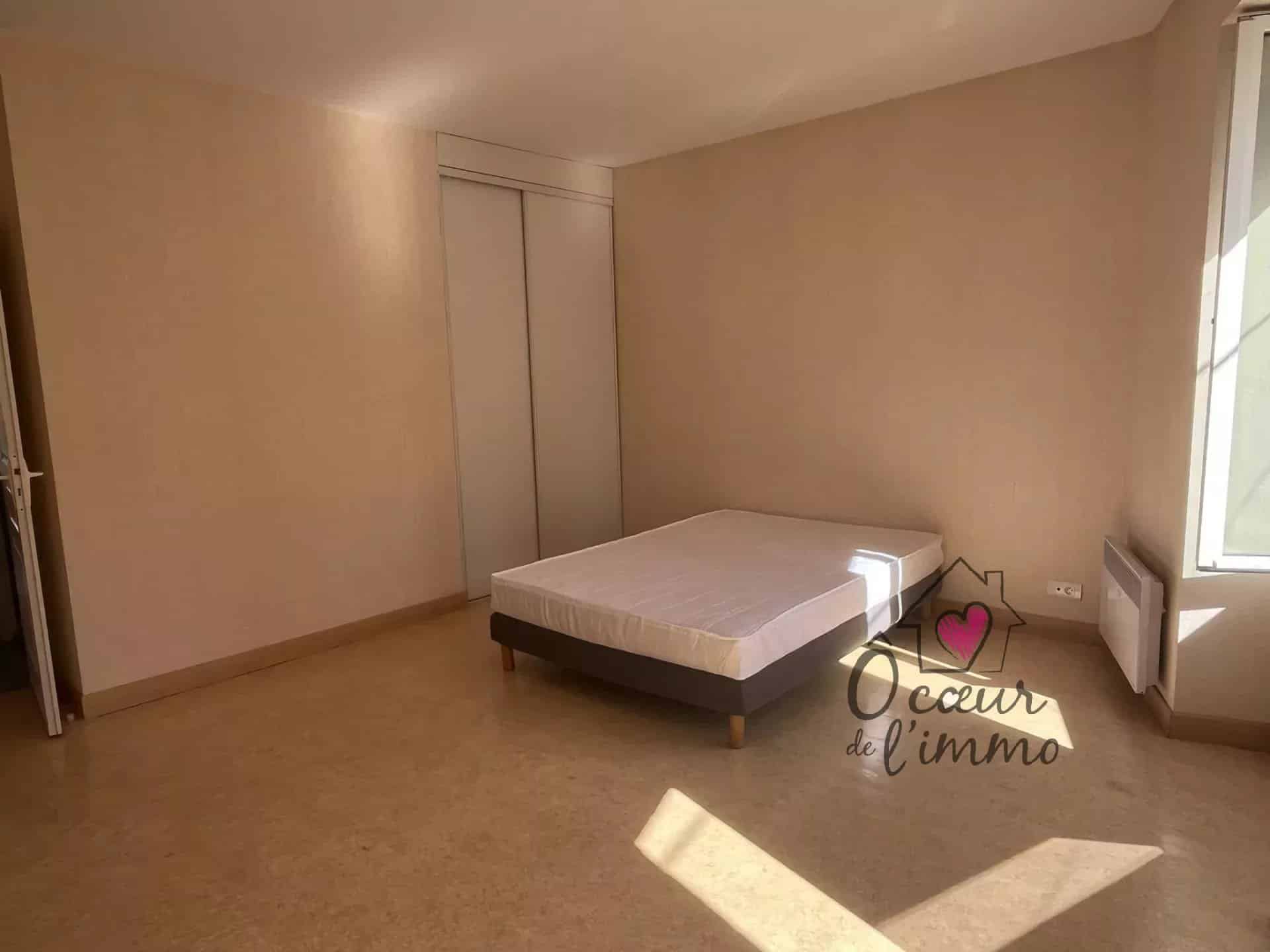 AXE CHOLET-NANTES , MAISON T3  MEUBLEE