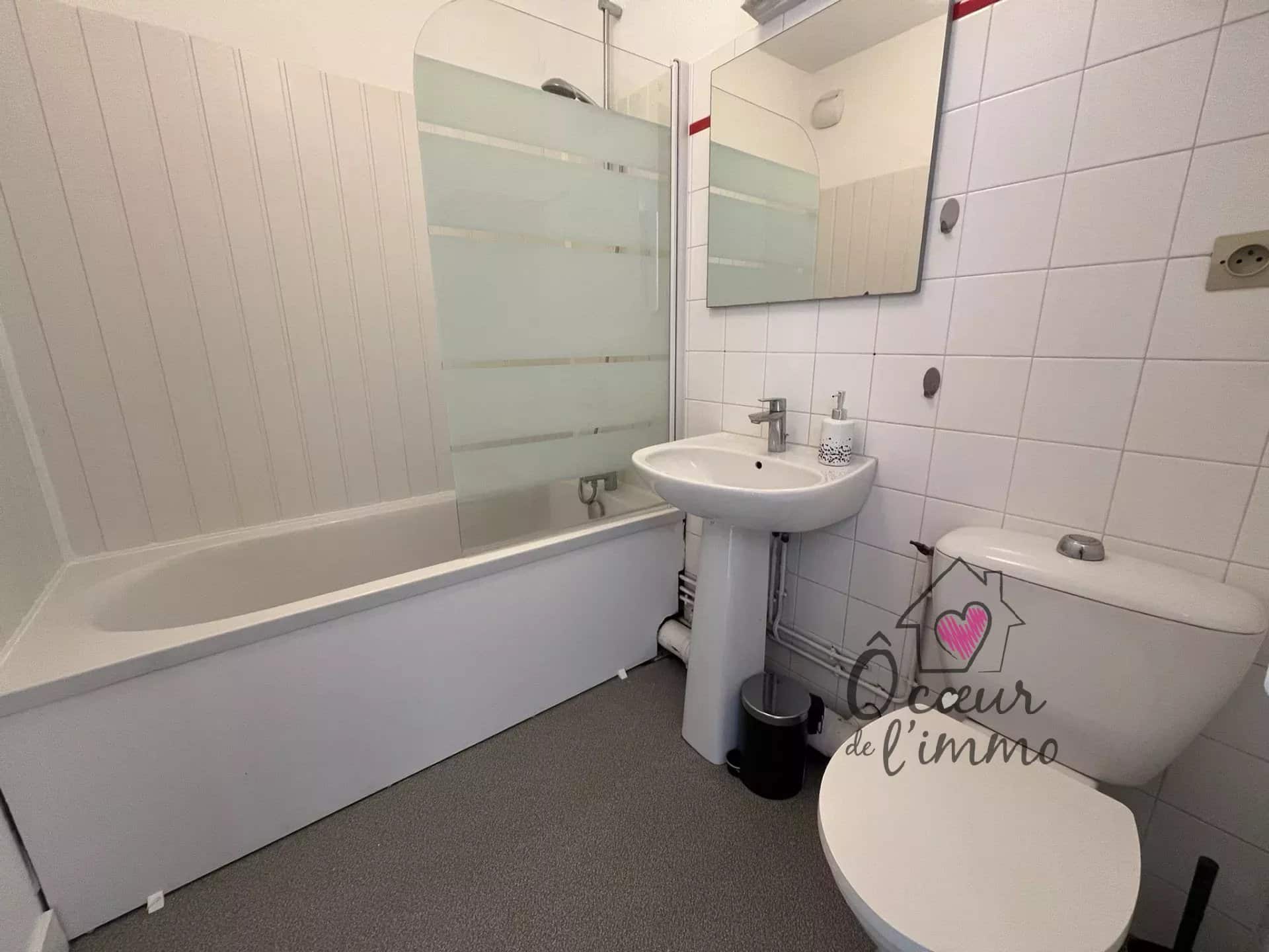 CENTRE VILLE CHOLET T2 MEUBLE 1ER ETAGE