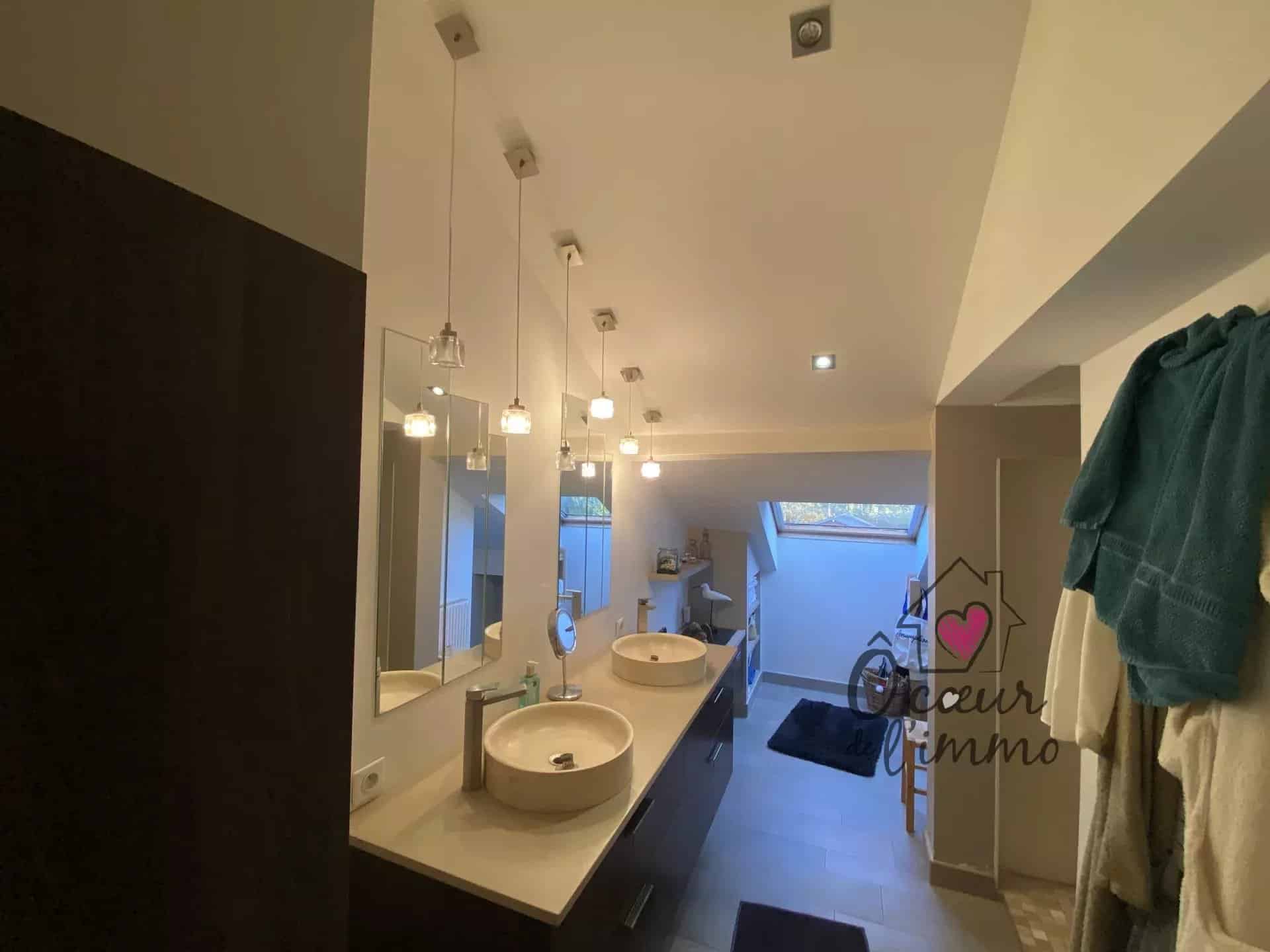 SPLENDIDE PAVILLON PROCHE DE CHOLET !!