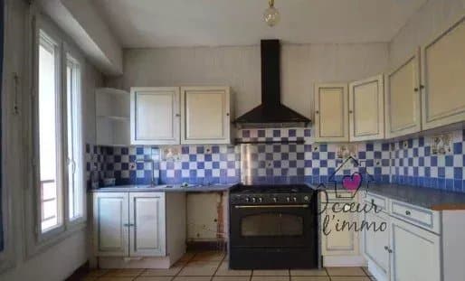 Maison à rénover entièrement – fort potentiel, 98 m² habitables + 110 m² de dépendances aménageables