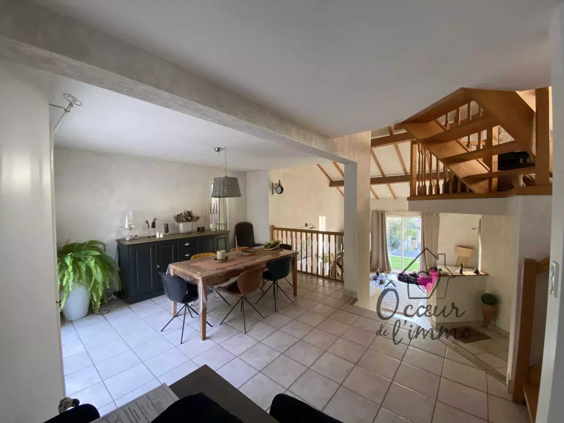 SPLENDIDE PAVILLON PROCHE DE CHOLET !!