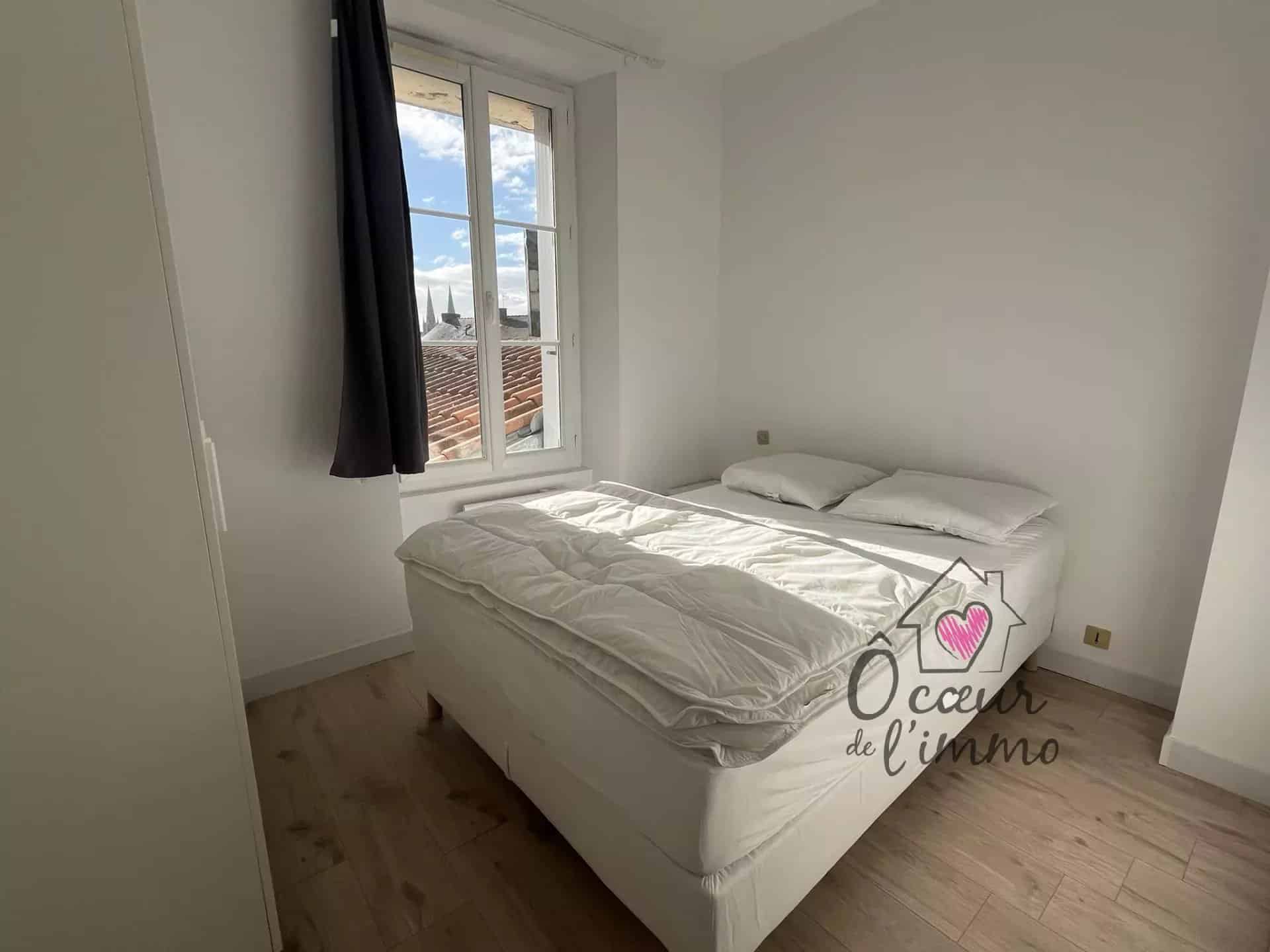 CENTRE VILLE CHOLET T2 MEUBLE 1ER ETAGE