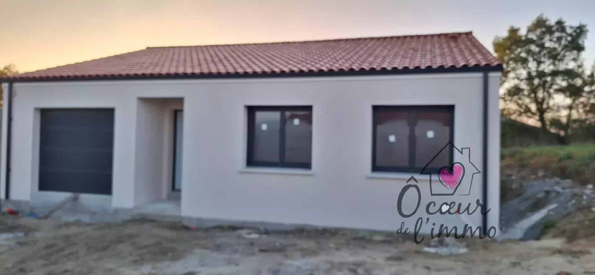 Beau plain pied : 3 chambres de 115 m2 + 1 garage.