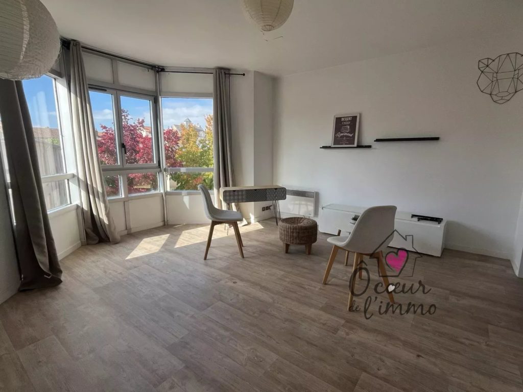 CENTRE VILLE CHOLET T2 MEUBLE