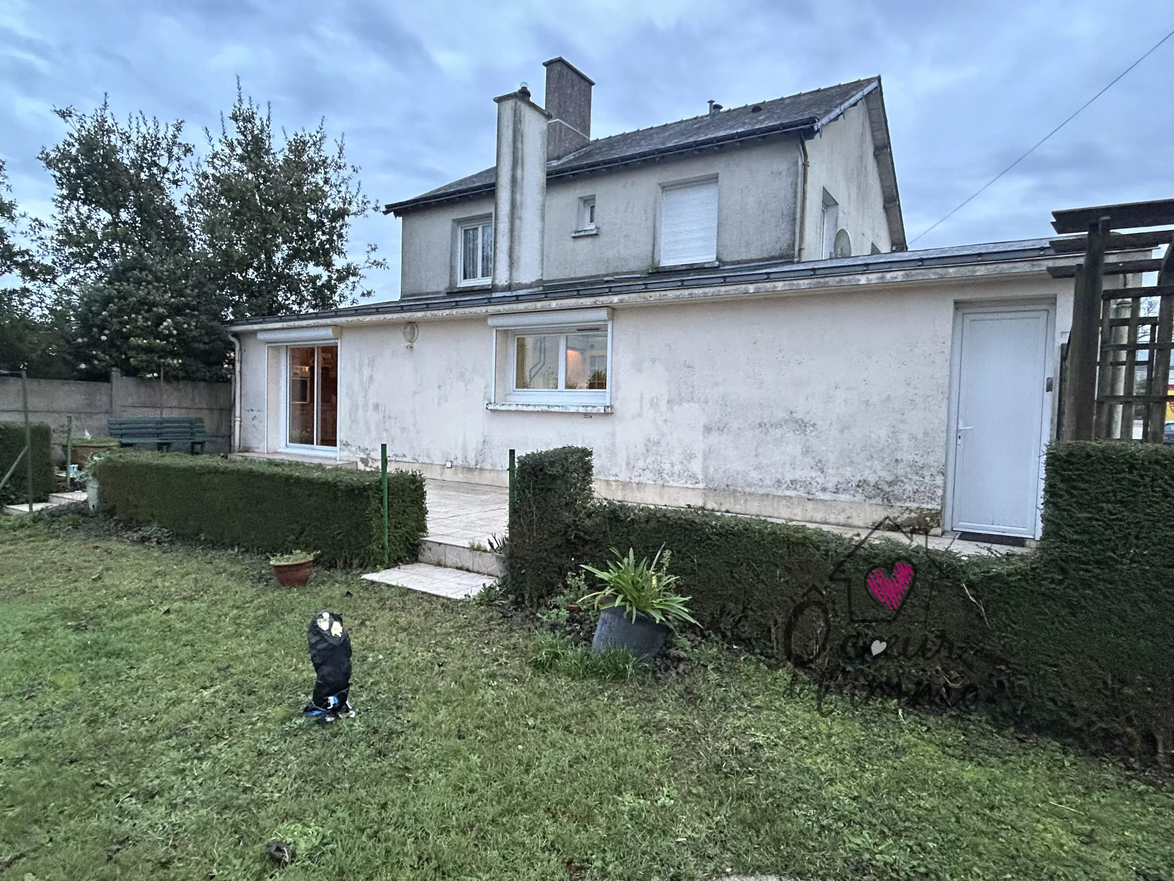 Maison et batiment de 160M²