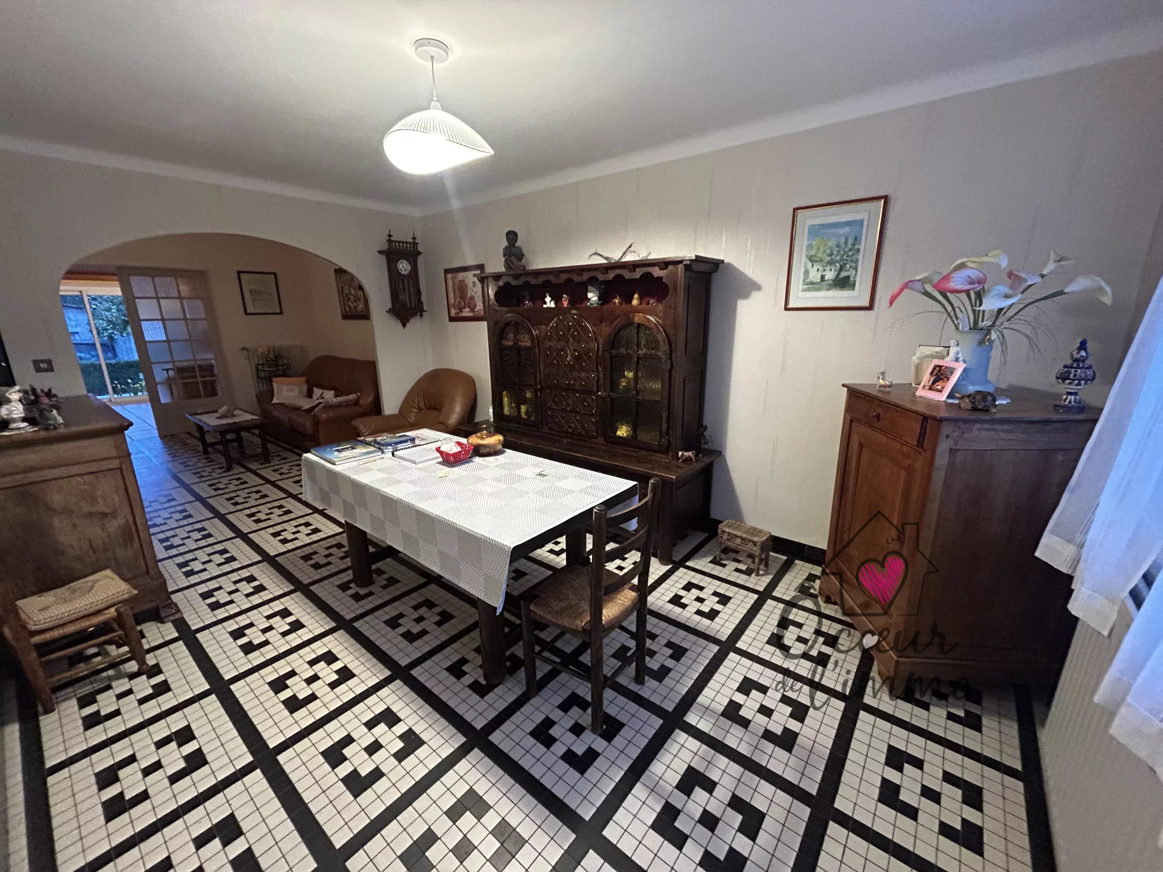 Maison et batiment de 160M²