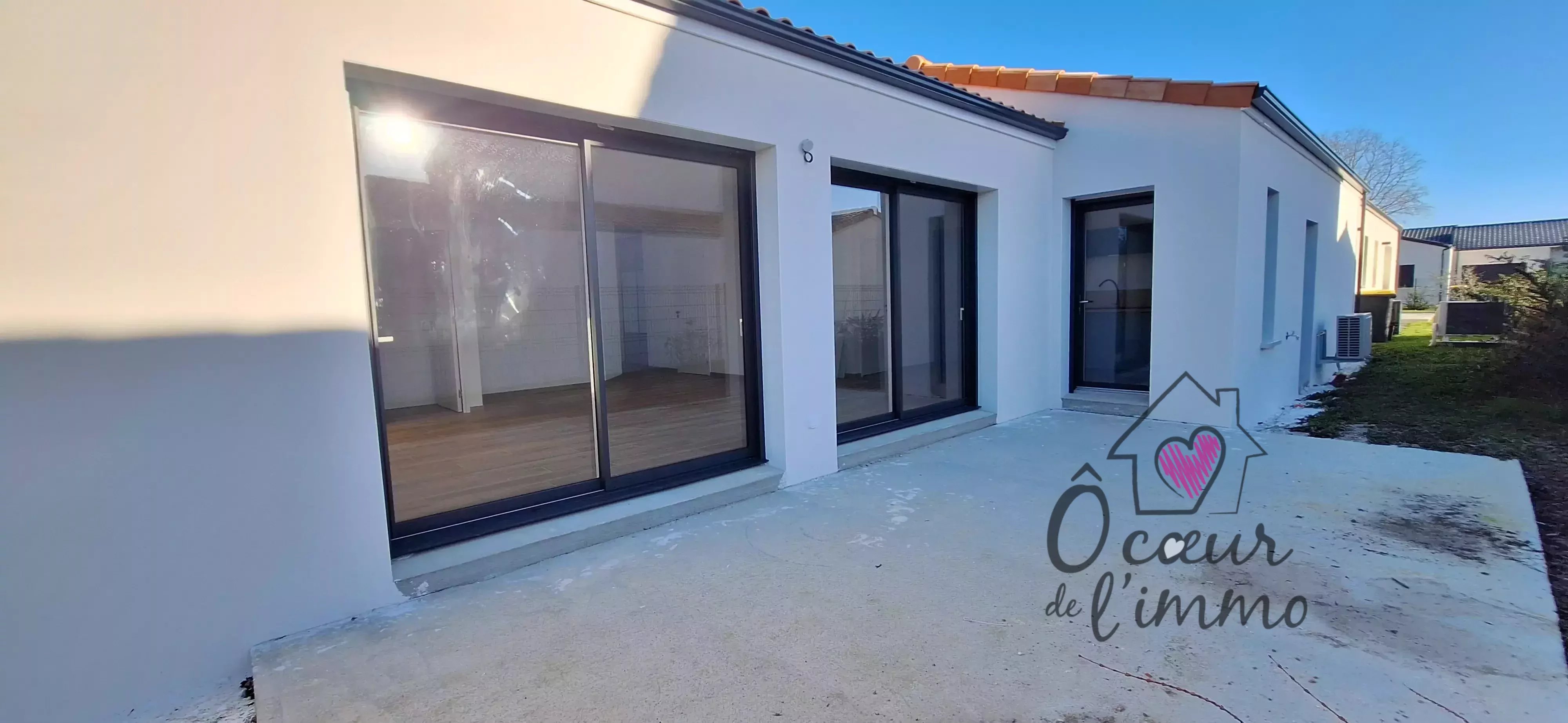 Plain pied : 3 chambres  avec double garage  de  38m2