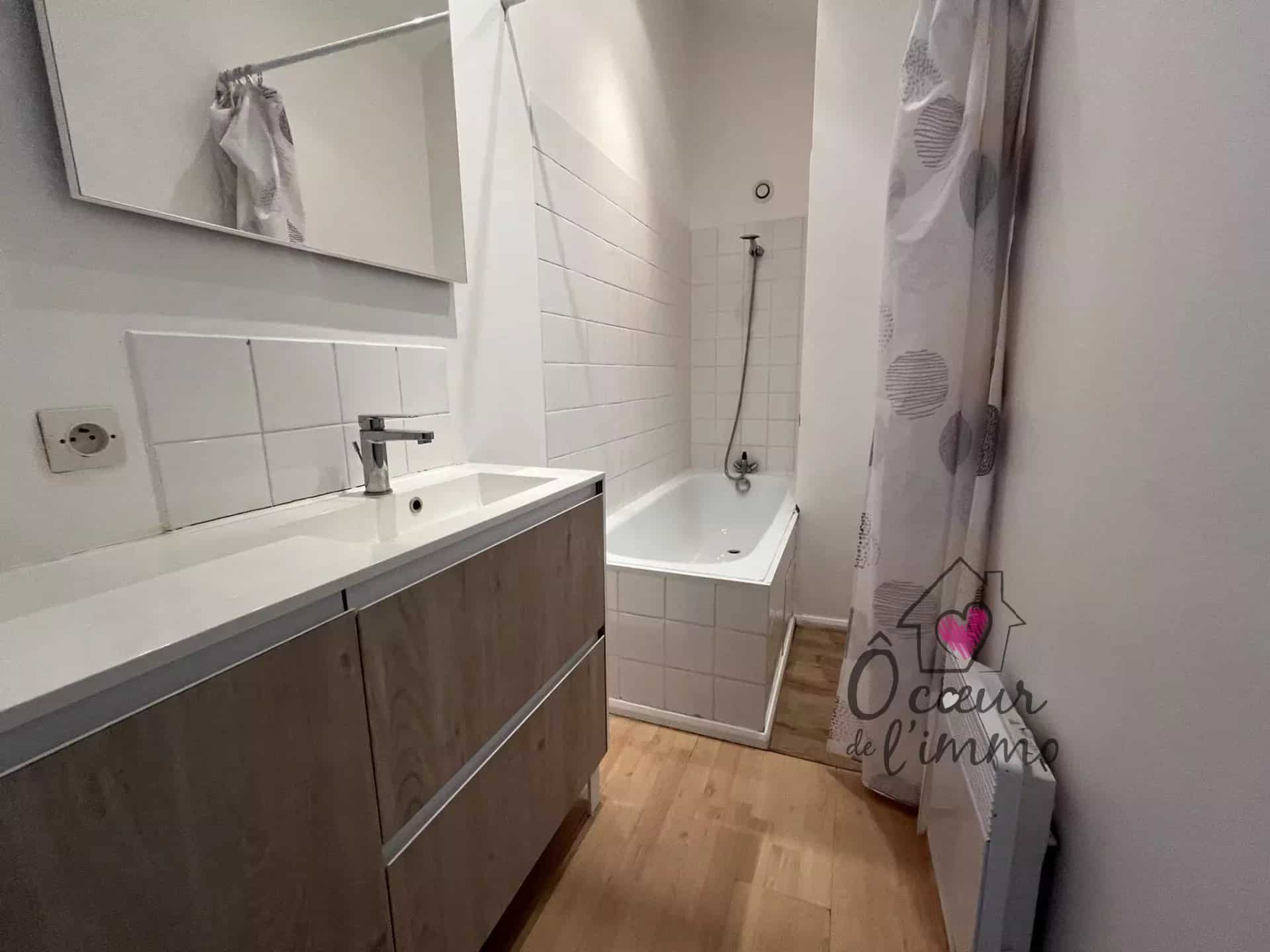 CENTRE VILLE CHOLET PETITE MAISON