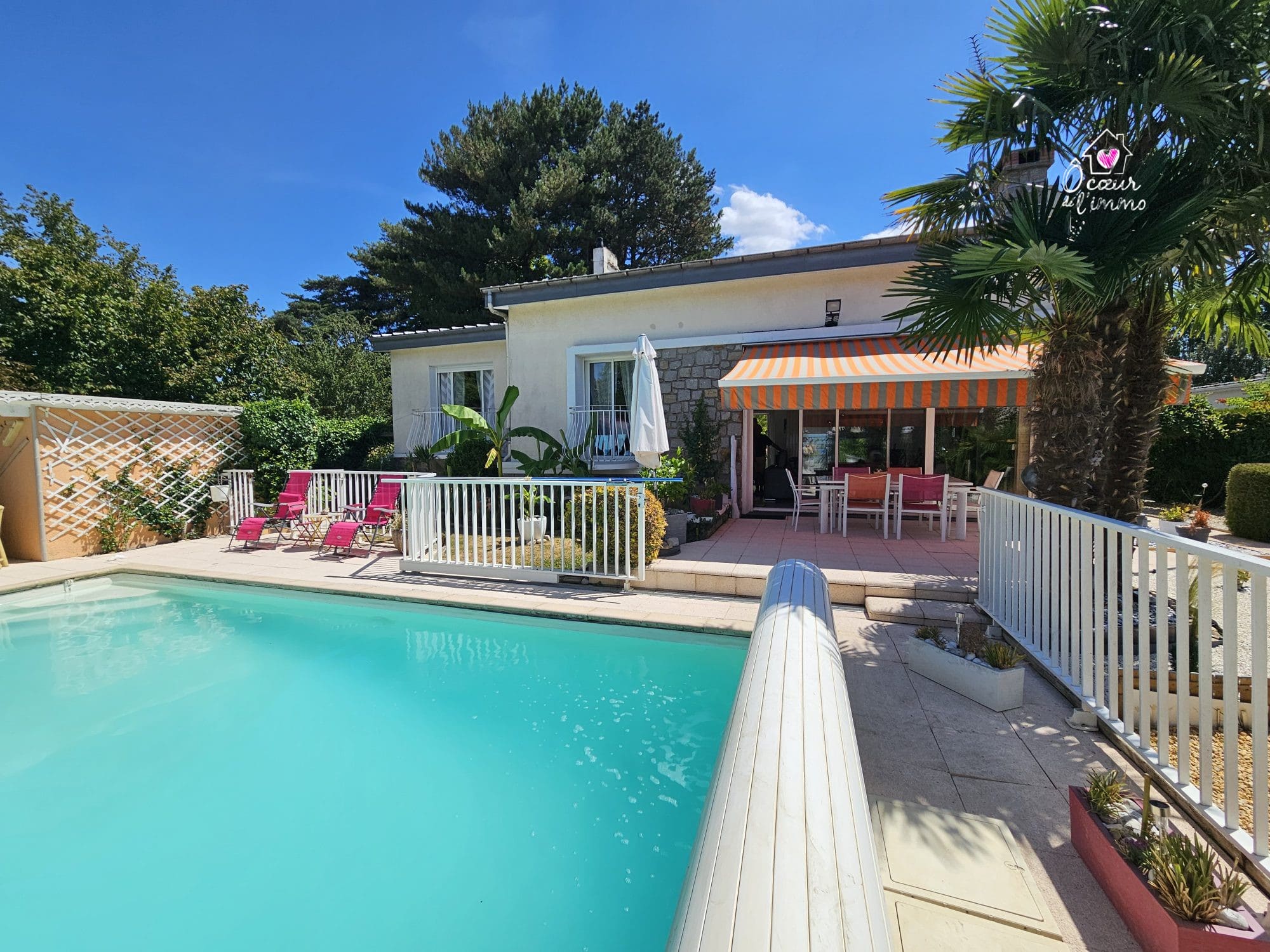 PAVILLON AVEC PISCINE et CLIMATISATION