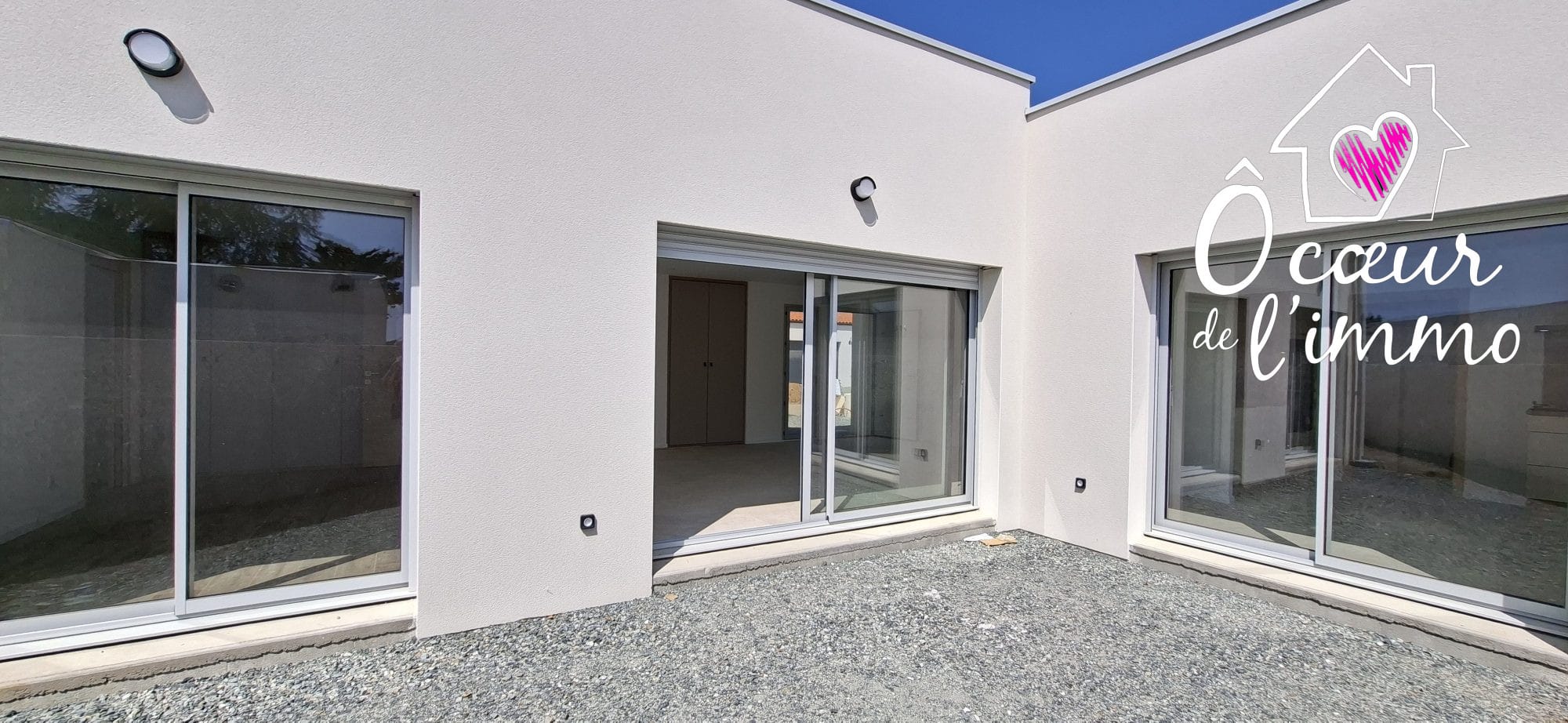 Maison à toit plat : 3 chambres + 2 sales d’eaus + garage….